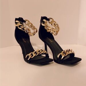 Bamboo High Heels with Chain Straps. Black Suede with Gold Chain. Size 6